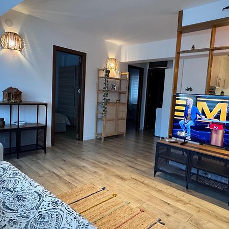 Central-Home Târgu Jiu Eksteriør billede